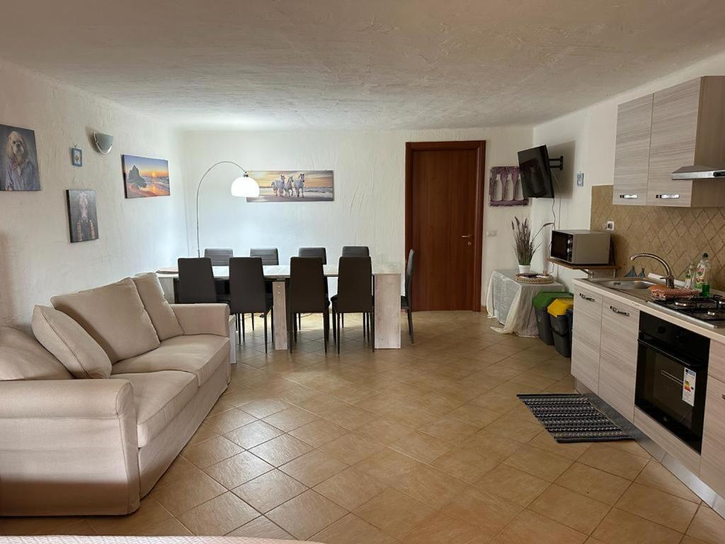 Lightblue-Celeste Central Apartment In Porto Rotondo Ngoại thất bức ảnh